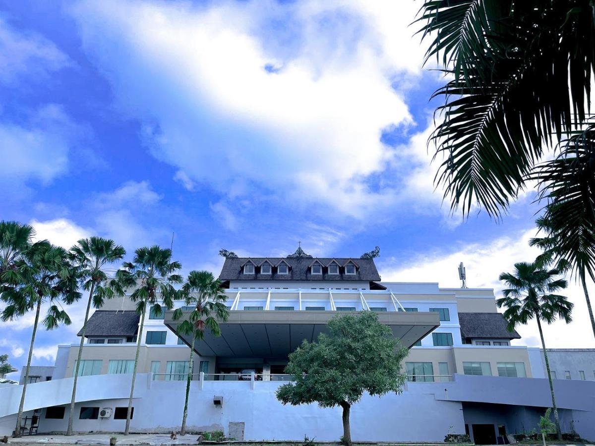 Horison Ultima Bandara Balikpapan Hotel Sepinggang Kecil Екстериор снимка
